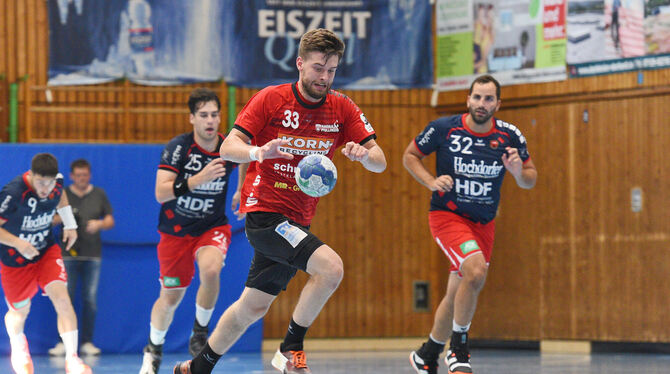 Volle Kraft voraus: Lukas List, Kapitän des Drittligisten VfL Pfullingen. FOTO: T.BAUR/EIBNER Volle Kraft voraus: Lukas List, Kapitän des Drittligisten VfL Pfullingen. FOTO: T.BAUR/EIBNER