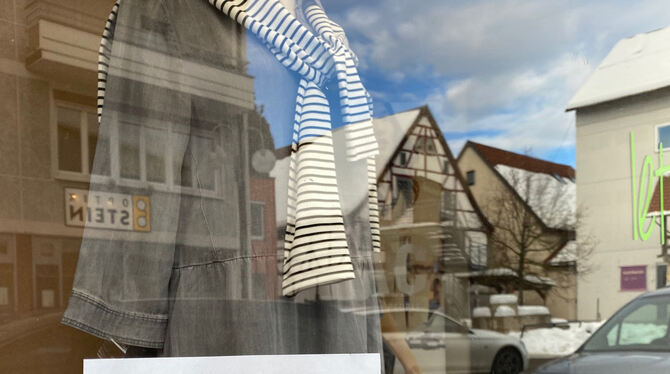 Click und Collect: Viele Händler bieten Service trotz geschlossener Türen. FOTO: OELKUCH