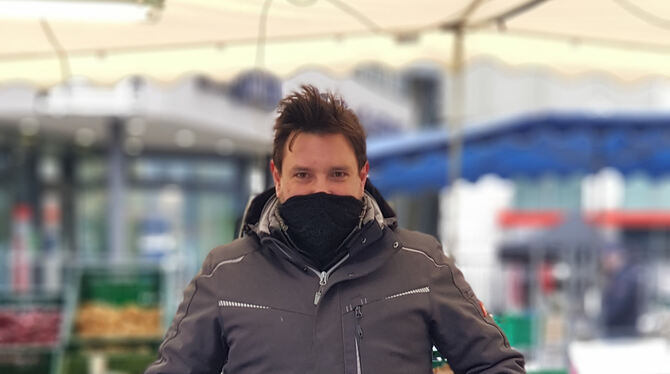 Alex Bunzel aus Unterensingen verkauft Feldsalat auf dem Reutlinger Wochenmarkt. Alex Bunzel aus Unterensingen verkauft Feldsalat auf dem Reutlinger Wochenmarkt.