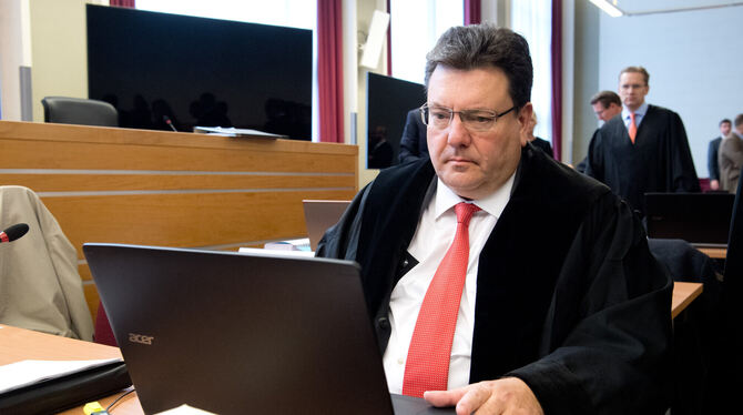 Andreas Tilp, aufgenommen beim Prozess um die Folgen der gescheiterten VW-Übernahme durch Porsche im Landgericht in Hannover im Andreas Tilp, aufgenommen beim Prozess um die Folgen der gescheiterten VW-Übernahme durch Porsche im Landgericht in Hannover im