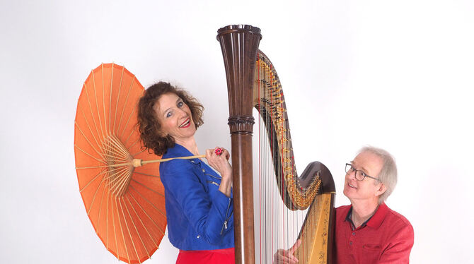 Dietlinde Ellsässer und Hans Förster ziehen mit ihrem Programm »Jetzt guck do na« über die Reutlinger und Münsinger Alb. Gespiel Dietlinde Ellsässer und Hans Förster ziehen mit ihrem Programm »Jetzt guck do na« über die Reutlinger und Münsinger Alb. Gespiel