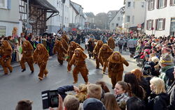 Volltreffer: der erste Umzug der Krautskräga mit 8 000 Besuchern. ARCHIVFOTO: UP