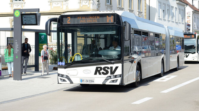 Das Busfahren für Schüler ist ab Juli wieder teurer.