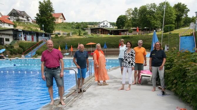 Eberhard Schäfer (von links), Robert Vollmayer, Bürgermeisterin Alexandra Hepp, Petra Sauter, Marie Knab-Hänle, Joe Weber und Ga