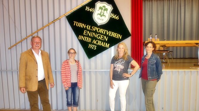 Wiedergewählt wurden (von links): Rainer Hawel (Vorstandsvorsitzender), Jessica Lang und Karin Hlawon (Beisitzer) und Schriftfüh Wiedergewählt wurden (von links): Rainer Hawel (Vorstandsvorsitzender), Jessica Lang und Karin Hlawon (Beisitzer) und Schriftfüh