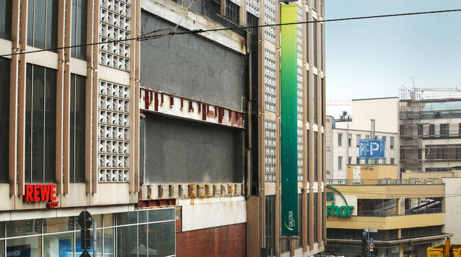 Über die Zukunft von Galeria Karstadt Kaufhof in der City und des Parkhauses (im Hintergrund) wird seit Monaten spekuliert. FOT Über die Zukunft von Galeria Karstadt Kaufhof in der City und des Parkhauses (im Hintergrund) wird seit Monaten spekuliert. FOT