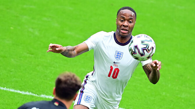 Eine Virtuose am Ball: Raheem Sterling, der zum Idol von Zehntausenden geworden ist. FOTO: GROOTHUIS/WITTERS Eine Virtuose am Ball: Raheem Sterling, der zum Idol von Zehntausenden geworden ist. FOTO: GROOTHUIS/WITTERS