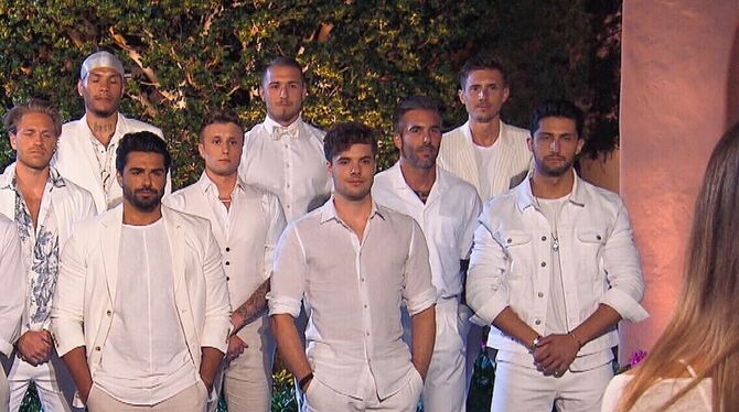 Lars Maucher (obere Reihe Mitte) aus Zainingen ist Kandidat bei »Die Bachelorette« des TV-Senders RTL.