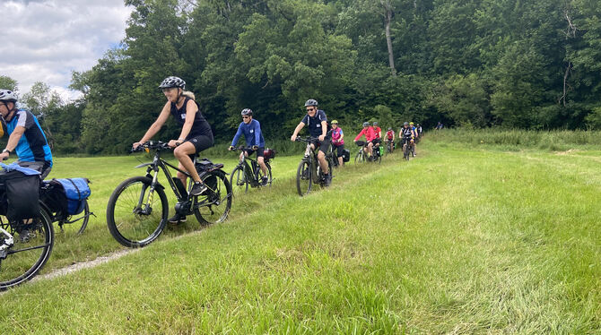 Einer der landschaftlichen Höhepunkte der GEA-Radtour: Ausfahrt aus dem wildromantischen Bittelschießer Täle.  FOTOS: BRÄUNINGER