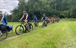 Einer der landschaftlichen Höhepunkte der GEA-Radtour: Ausfahrt aus dem wildromantischen Bittelschießer Täle.  FOTOS: BRÄUNINGER