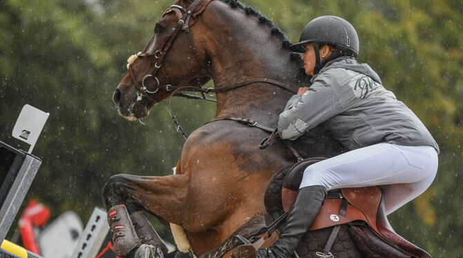 Hoch hinaus: Laura Bräuninger sichert sich den U25-Titel. FOTO: WALDENMAIER