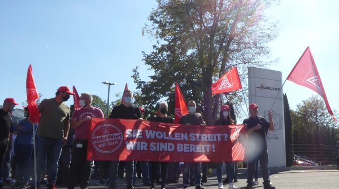 Protest gegen den geplanten Stellenabbau bei Walter in Tübingen. FOTO: BERNKLAU