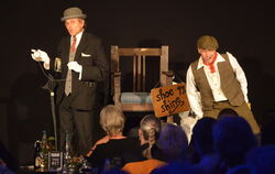 Die Zauberer Wolfram (links) und Gernot Bohnenberger alias »Junge Junge!« begeisterten das Publikum. FOTOS: NIETHAMMER