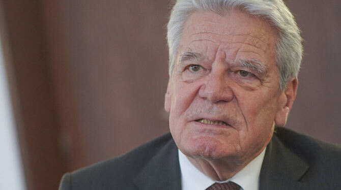 Fordert Toleranz, auch wenn sie schwer erträglich ist: der ehemalige Bundespräsident Joachim Gauck. FOTO: CARSTENSEN/DPA Fordert Toleranz, auch wenn sie schwer erträglich ist: der ehemalige Bundespräsident Joachim Gauck. FOTO: CARSTENSEN/DPA