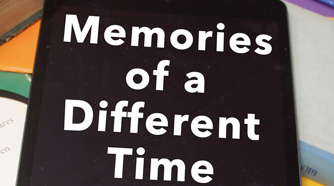Memories of a Different Time. Jugendliche zwischen Lockdown und Lockerungen. 128 Seiten, 7,95 Euro, Verlag Oertel+Spörer, Reutl Memories of a Different Time. Jugendliche zwischen Lockdown und Lockerungen. 128 Seiten, 7,95 Euro, Verlag Oertel+Spörer, Reutl