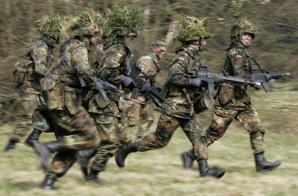 Bundeskanzler Scholz: 100 Milliarden Euro Sonderetat Für Die Bundeswehr ...