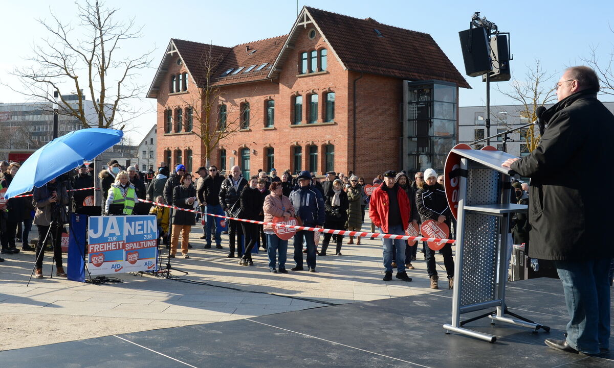AFD Kreisvorsitzender vor dem Brudrhäusle FOTO MEYERC_4352