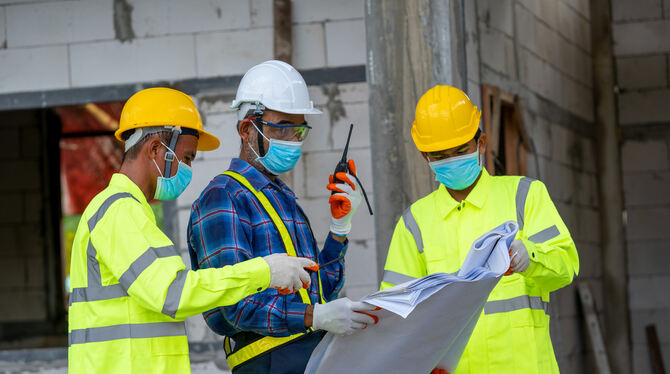 Unternehmen in der Region sind zwiegespalten. Die meisten setzen vorerst weiter auf Masken und Tests. FOTO: ADOBE STOCK Unternehmen in der Region sind zwiegespalten. Die meisten setzen vorerst weiter auf Masken und Tests. FOTO: ADOBE STOCK