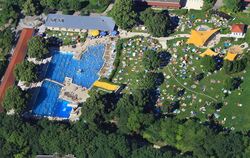   Das Freibad in Dettingen