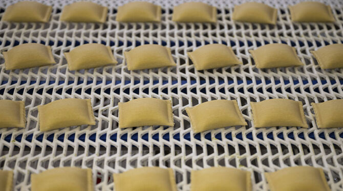 Blick in die Maultaschen-Produktion bei Bürger in Crailsheim (Landkreis Schwäbisch Hall). FOTOS: BÜRGER Blick in die Maultaschen-Produktion bei Bürger in Crailsheim (Landkreis Schwäbisch Hall). FOTOS: BÜRGER