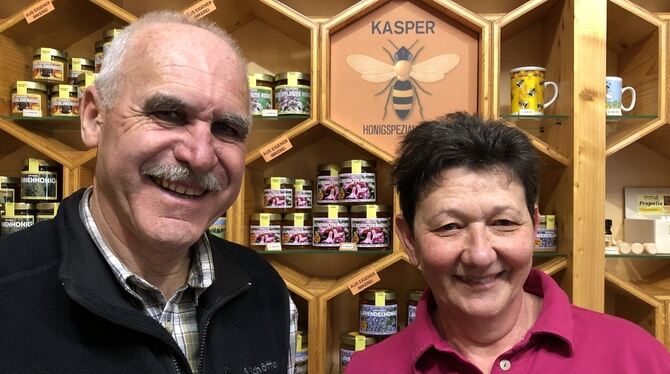 Bienen, Imkerei, Imkerei Kasper Gerhard und Annemarie Kasper setzten Ende 2005 alles auf eine Karte: Sie gründeten eine eigene Imkerei. Heute haben die beiden z