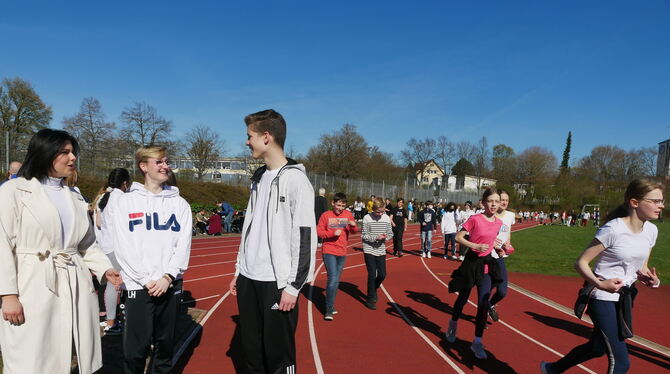 Emma Kovac (von links), Jessica Kuhn und Silas Kammer haben den Friedenslauf am Albert-Einstein-Gymnasium organisiert, die Gymn Emma Kovac (von links), Jessica Kuhn und Silas Kammer haben den Friedenslauf am Albert-Einstein-Gymnasium organisiert, die Gymn
