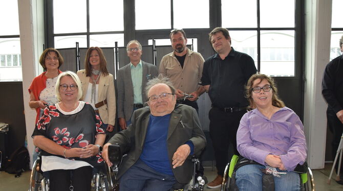 Beim Treffen waren Redner aus nahezu allen inklusions-relevanten Bereichen dabei (hinten, von links): Gerda Fleig, Sabine Goetz,