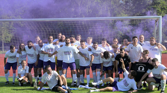 Der SV Wannweil gewinnt die Relegation im Elfmeterschiessen und steigt in die Kreisliga A auf. FOTO: BAUR
