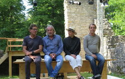 Regisseur Hartmut Wickert, Lindenhof-Intendant Stefan Hallmayer, Kostümbildnerin Katharina Müller und Dramaturg Georg Kistner