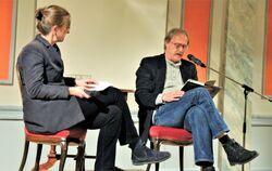Albrecht Mayer und Co-Autorin Heidi Friedrich bei der Lesung im Silchersaal.  FOTO: VARADY