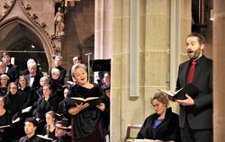 Die Vokalsolisten Sibylla Rubens (Sopran) und Georg Gädker (Bass) mit dem Bachchor in der sehr gut besuchten Tübinger Stiftskirc