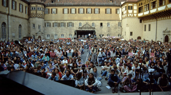Legendär waren auch die Schlosshof-Konzerte. FOTO: CLUB VOLTAIRE Legendär waren auch die Schlosshof-Konzerte. FOTO: CLUB VOLTAIRE