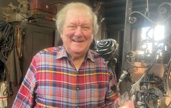 Eine Rose, die die Zeiten übersteht: Am Valentinstag hat Josef Hack, den die Trochtelfinger Mecki nennen,  seinen 84. Geburtstag