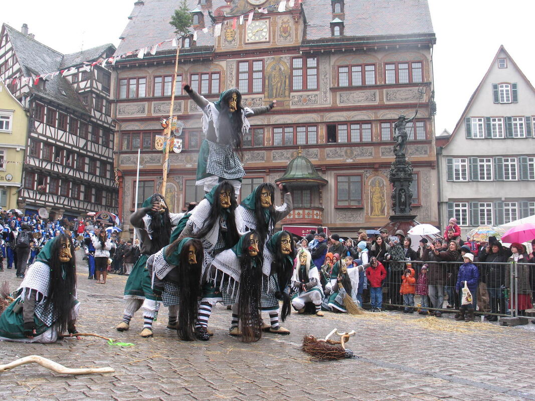 Am Donnerstag stürmen Narren Rathäuser im Kreis Tübingen Events