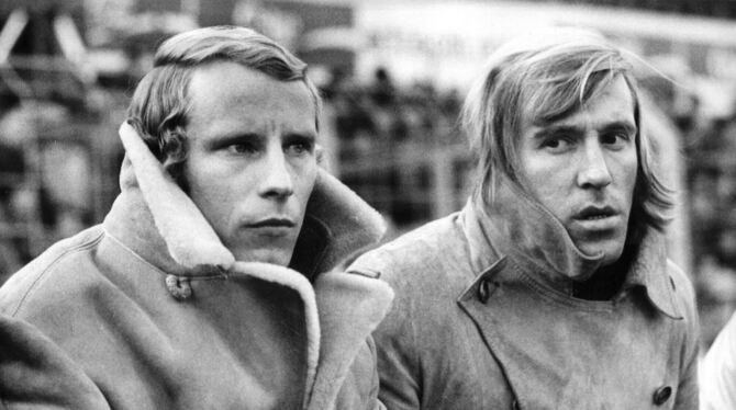 Ein »Rebell« des Fußballs: Günter Netzer (rechts neben Berti Vogts) »kam aus der Tiefe des Raumes«. FOTO: KAISER/WITTERS