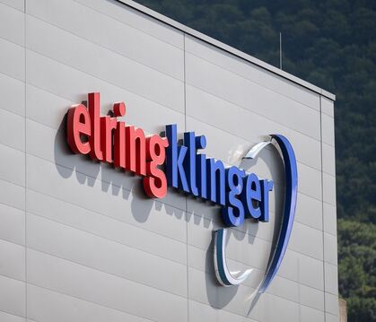 ElringKlinger wegen hoher Abschreibungen im Minus