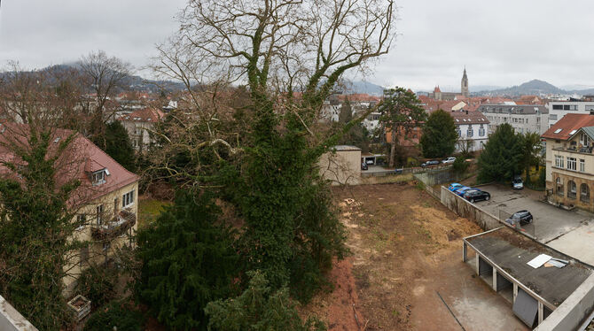Das Geiselhart-Gelände befindet sich zwischen Galeria Kaufhof und Gartenstraße. Hier der Blick vom Parkhaus. FOTO: SCHANZ Das Geiselhart-Gelände befindet sich zwischen Galeria Kaufhof und Gartenstraße. Hier der Blick vom Parkhaus. FOTO: SCHANZ