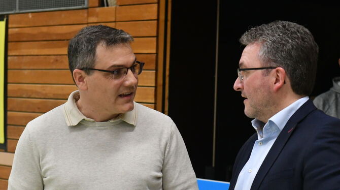 Der Mössinger CDU-Stadtrat Dirk Abel (links) will es Michael Bulander gleichmachen und Oberbürgermeister werden – allerdings in Der Mössinger CDU-Stadtrat Dirk Abel (links) will es Michael Bulander gleichmachen und Oberbürgermeister werden – allerdings in