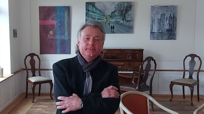 Christoph Sax zeigt zum zweiten Mal seine Bilder in einer Ausstellung. Zu sehen sind sie in der alten Schule in Undingen. FOTO: Christoph Sax zeigt zum zweiten Mal seine Bilder in einer Ausstellung. Zu sehen sind sie in der alten Schule in Undingen. FOTO: