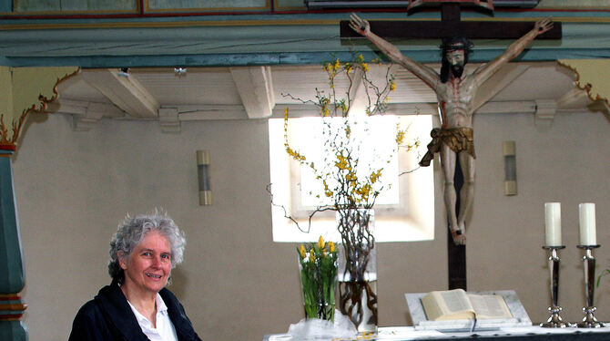 Hanna Bader in »ihrer« Blasiuskirche, in der sie über die Jahre hinweg etliche Sanierungsarbeiten mitbegleitet hat. FOTO: LEIPP Hanna Bader in »ihrer« Blasiuskirche, in der sie über die Jahre hinweg etliche Sanierungsarbeiten mitbegleitet hat. FOTO: LEIPP