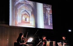 »Scheherazade« mit Projektionen: Das Schweizer Klaviertrio.  FOTO: VARADY