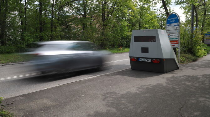Mit solchen sogenannten »Enforcement-Trailer«, auch Anhänger-Blitzer genannt, hat die Polizei in Pfullingen kontrolliert.