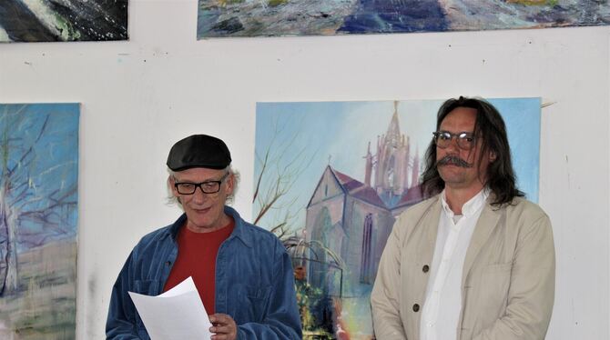 Dániel László (links neben ihm Markus Wilke) vor einem seiner Werke. FOTO: VARADY Dániel László (links neben ihm Markus Wilke) vor einem seiner Werke. FOTO: VARADY