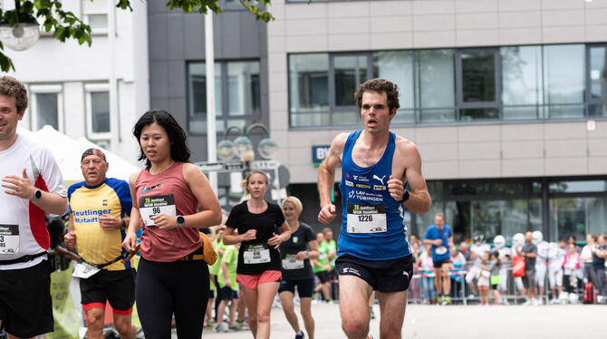 Lorenz Baum triumphiert bereits zum siebten Mal beim Reutlinger Altstadtlauf.