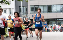 Lorenz Baum triumphiert bereits zum siebten Mal beim Reutlinger Altstadtlauf. 