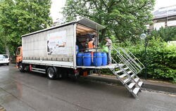 Das Schadstoffmobil ist ein Lastwagen. An einem durchschnittlichen Tag werden mehrere Hundert Kilogramm von Dingen wie alten Lac