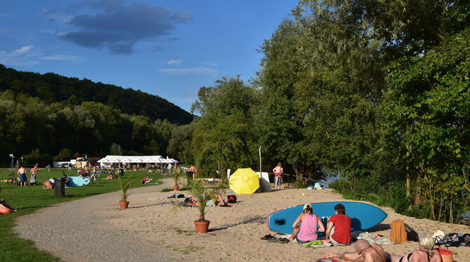 Der Sand soll weg, sagt der Vorstand des Fischereivereins. FOTO: MEYER Der Sand soll weg, sagt der Vorstand des Fischereivereins. FOTO: MEYER