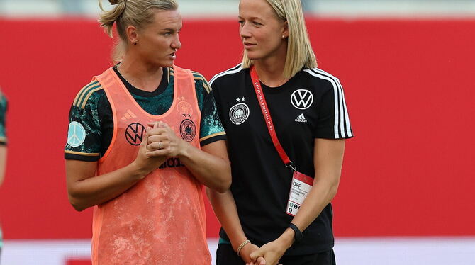 Von den beiden Torjägerinnen wird viel abhängen: Anführerin Alexandra Popp (links) und Lea Schüller. FOTO: HALISCH/WITTERS Von den beiden Torjägerinnen wird viel abhängen: Anführerin Alexandra Popp (links) und Lea Schüller. FOTO: HALISCH/WITTERS