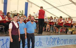 Die Stadtkapelle Gammertingen feiert Sommerfest und 175-jähriges Bestehen. Dem Vorstand gehören Dorothee Pfattner, Noemi Butzeng