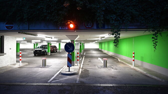 Parkhaus Pomologie Reutlingen Poller Neuerdings nachts mit Pollern geschützt: das Parkhaus Pomologie.